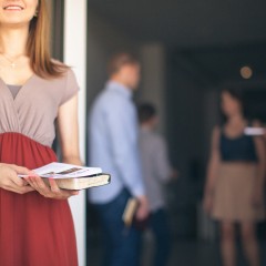 4 Tips to Reach Visitors at Your Church